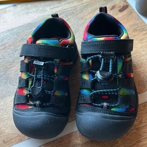 Almost new kids Keens (US 10)